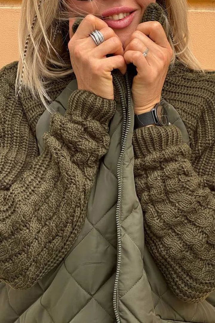 Caroline- Soft & Textured Beige Quilted Jacket | Two-Tone Design