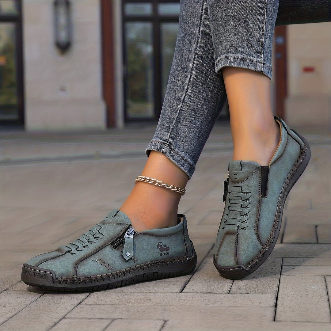Nila – Stylish Comfort with Convenient Zipper