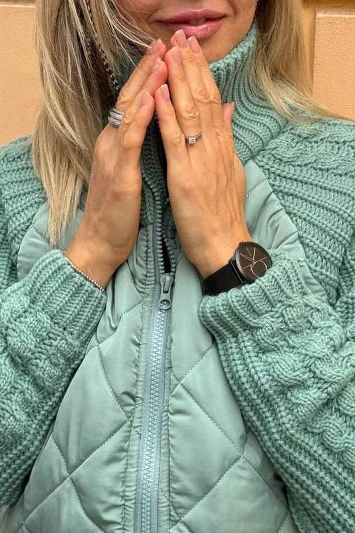 Caroline- Soft & Textured Beige Quilted Jacket | Two-Tone Design