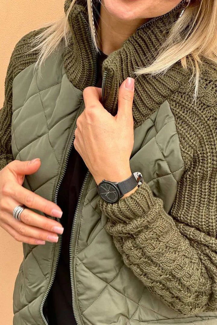 Caroline- Soft & Textured Beige Quilted Jacket | Two-Tone Design